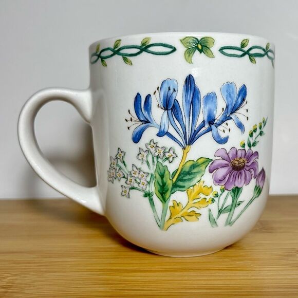 Thomson Pottery Floral Garden Iris Twist Garland Coffee Mug - Picture 3 of 10
